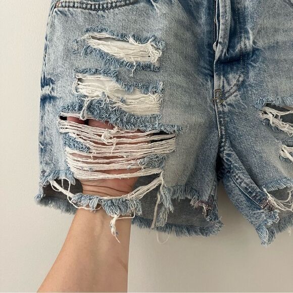 Free People Maggie Mid Ride Distressed Jean Shorts in Light Wash Sz 27 NWT - Picture 5 of 11